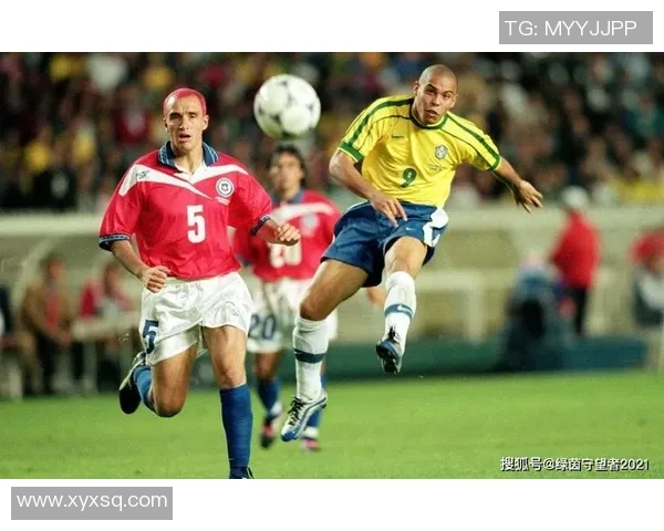 足球场上传奇球星众多 每一位都有着独特的历史与辉煌成就